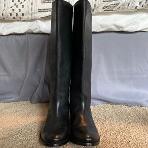 Frye Melissa back zip snap riding boot - black leather size 7.5M